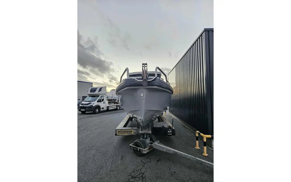 slider 10 Axopar  28 Cabin