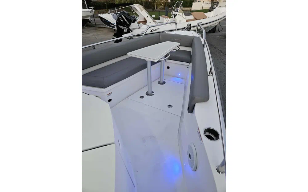 slider 14 Axopar  28 Cabin