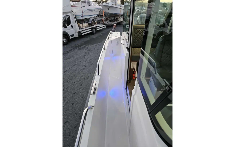 slider 15 Axopar  28 Cabin