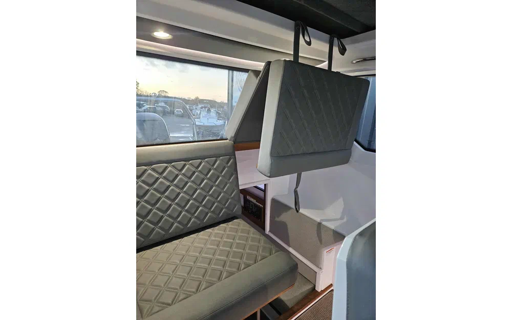 slider 18 Axopar  28 Cabin