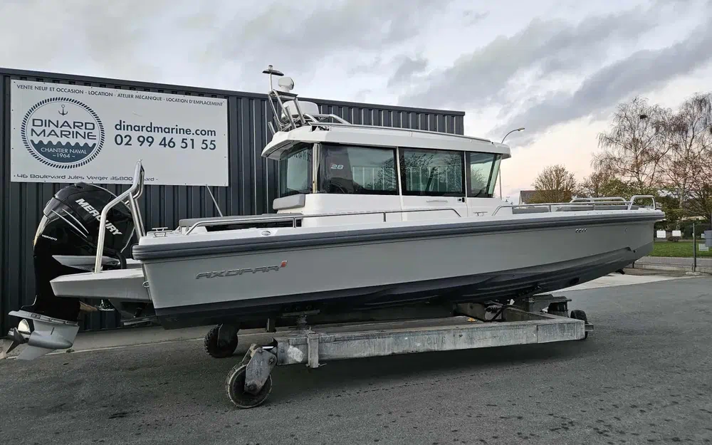 slider 0 Axopar  28 Cabin