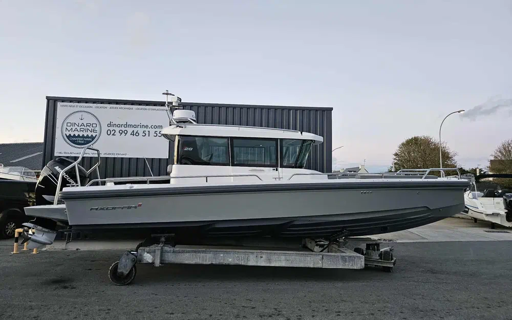 slider 24 Axopar  28 Cabin