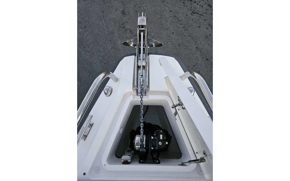 slider 28 Axopar  28 Cabin