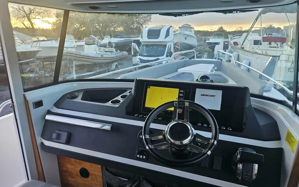 slider 1 Axopar  28 Cabin