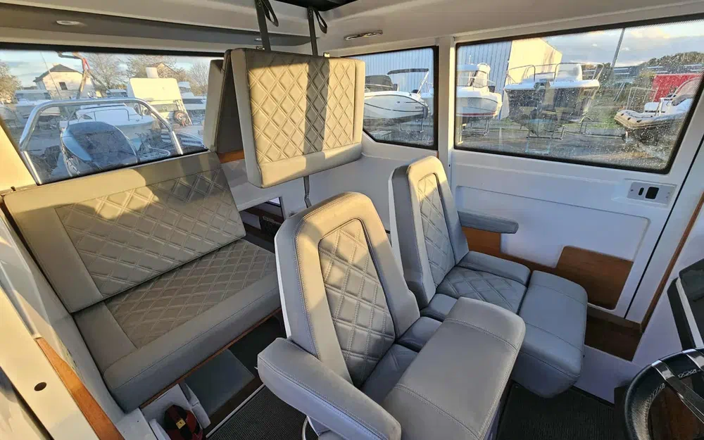 slider 4 Axopar  28 Cabin