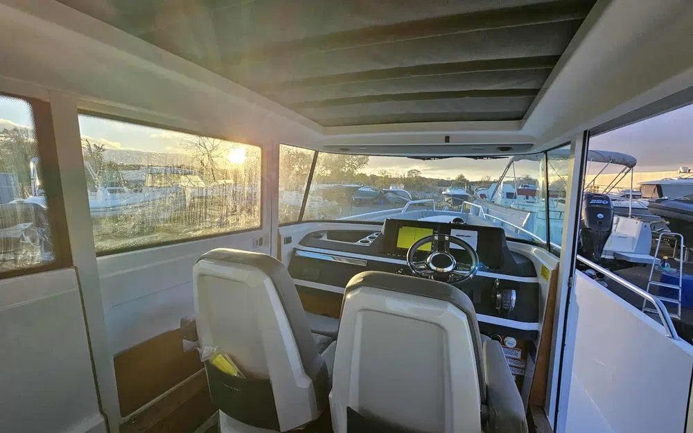 slider 5 Axopar  28 Cabin