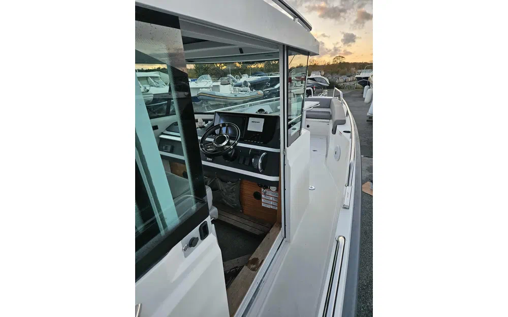 slider 6 Axopar  28 Cabin