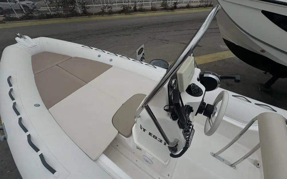 slider 9 Valiant 630 Classic Hypalon