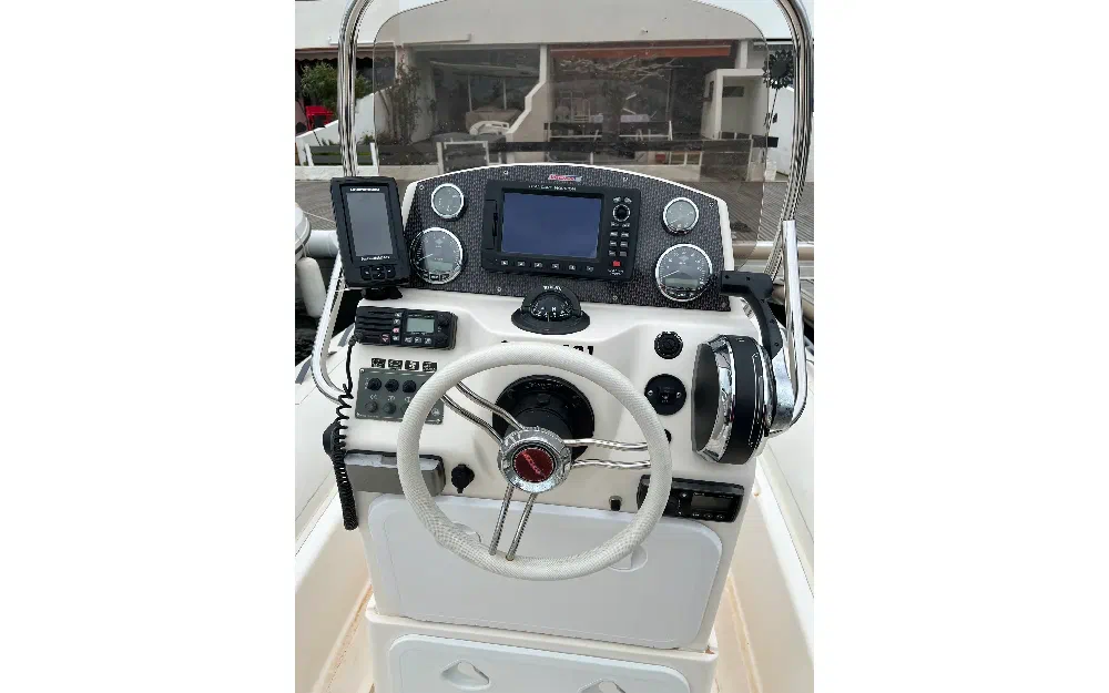 slider 1 Black Fin Classic 630