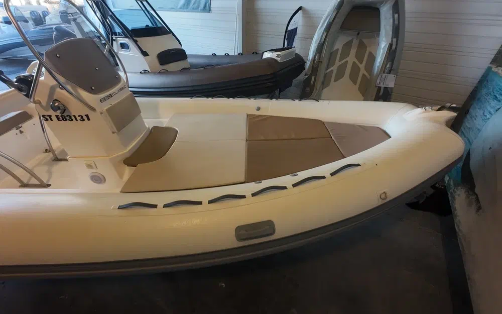 slider 8 Valiant 630 Classic Hypalon