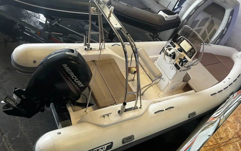 slider 4 Valiant 630 Classic Hypalon