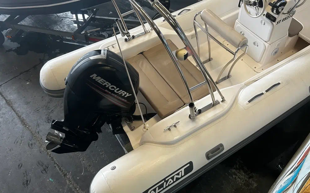 slider 5 Valiant 630 Classic Hypalon