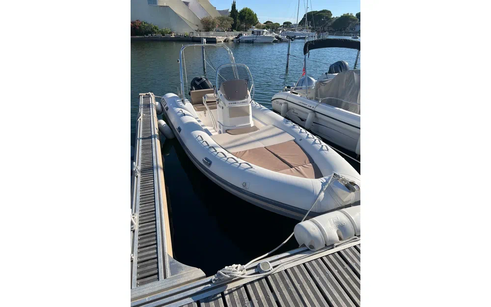 slider 1 Valiant 630 Classic Hypalon