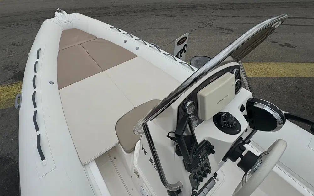 slider 8 Valiant 630 Classic Hypalon