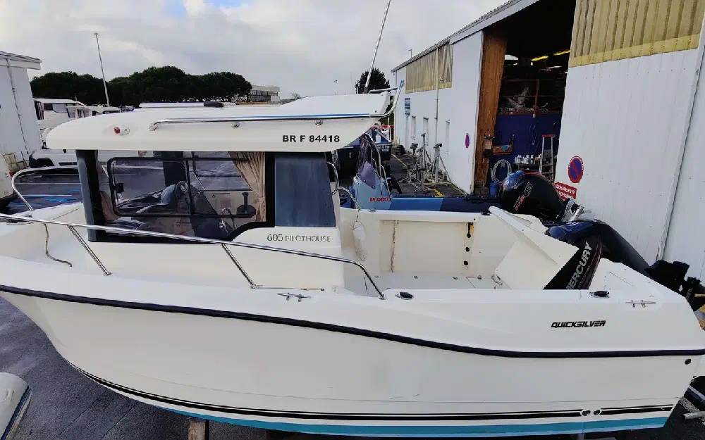 slider 0 Quicksilver Captur 605 Pilothouse