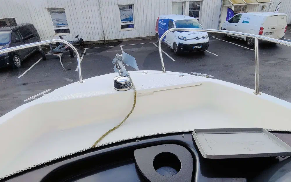 slider 9 Quicksilver Captur 605 Pilothouse