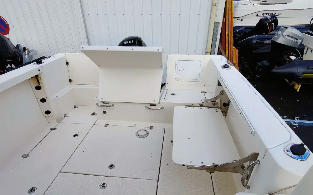 slider 8 Quicksilver Captur 605 Pilothouse