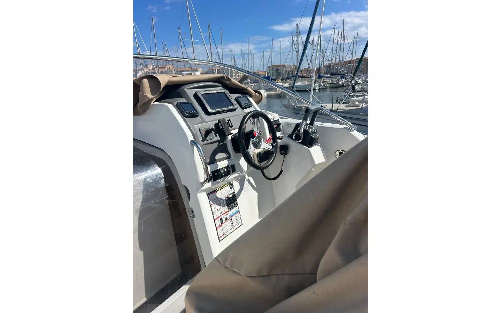 slider 3 Jeanneau Cap Camarat 8.5 WA