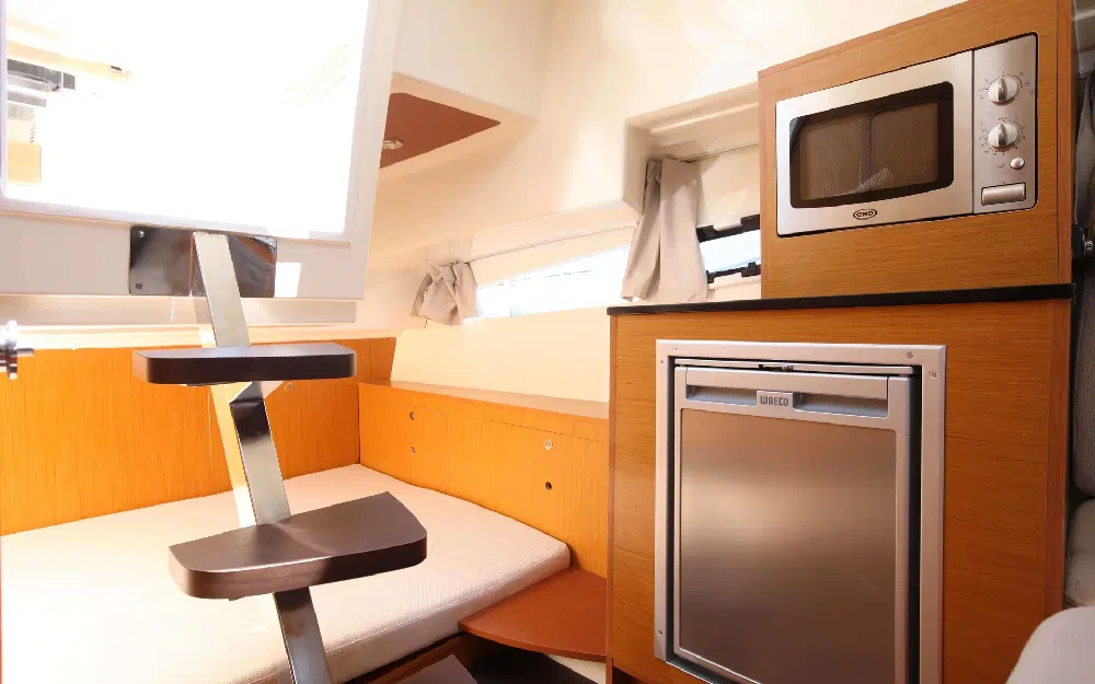 slider 8 Jeanneau Cap Camarat 8.5 WA