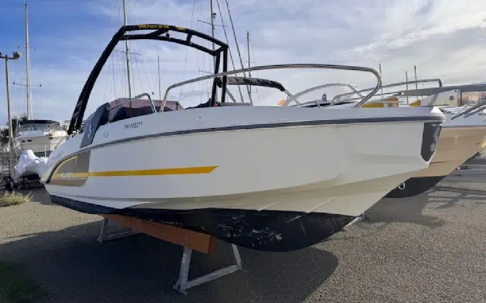 slider 1 Beneteau Flyer 6 SPORTdeck