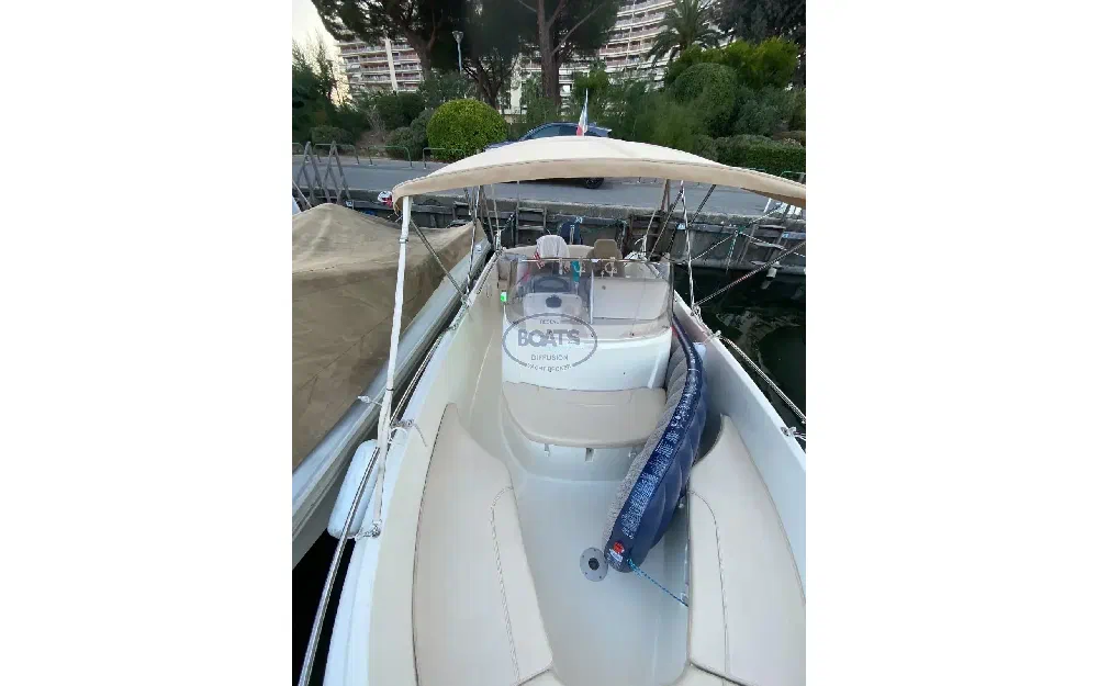 slider 3 Jeanneau Cap Camarat 635