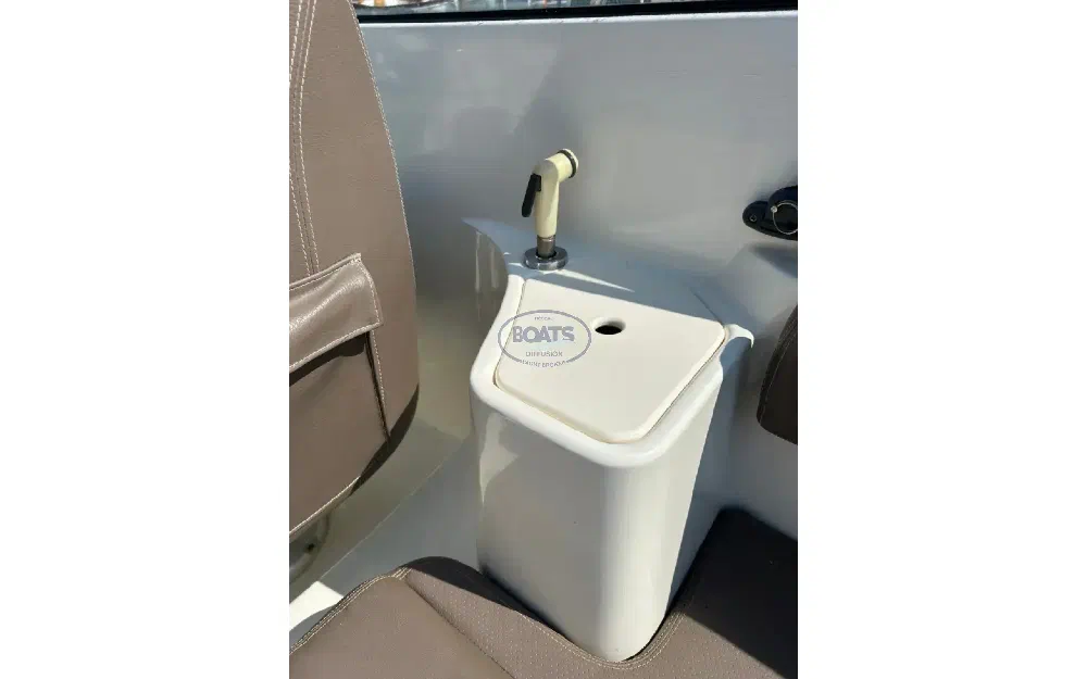 slider 11 Jeanneau Cap Camarat 635