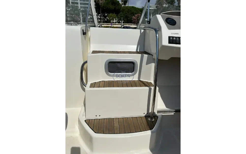 slider 5 Jeanneau Cap Camarat 635