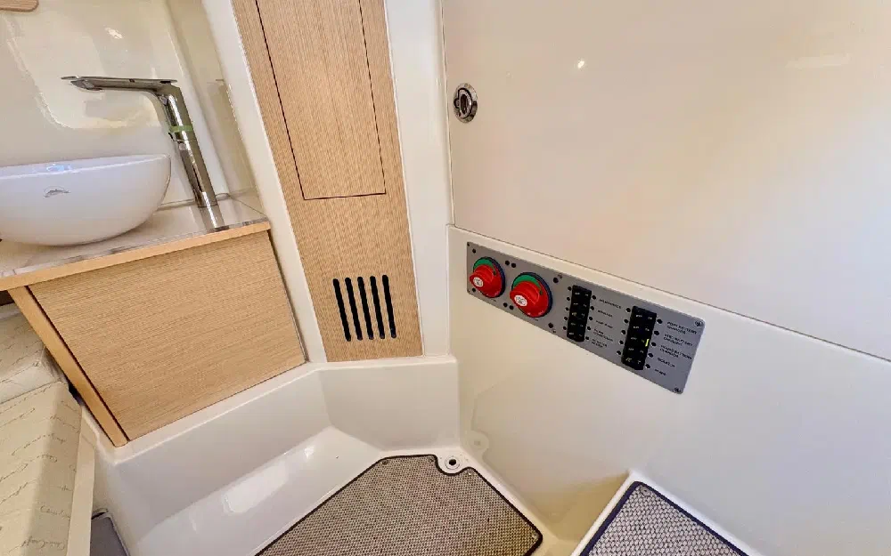 slider 19 Chris Craft Catalina 30