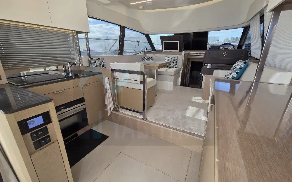 slider 9 Jeanneau Prestige 420 Fly