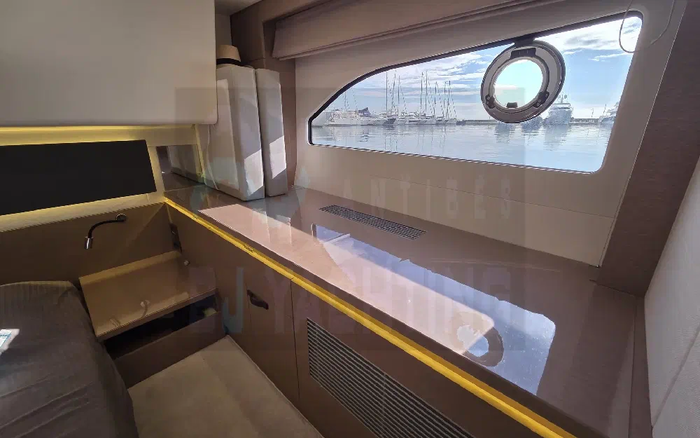 slider 21 Jeanneau Prestige 420 Fly