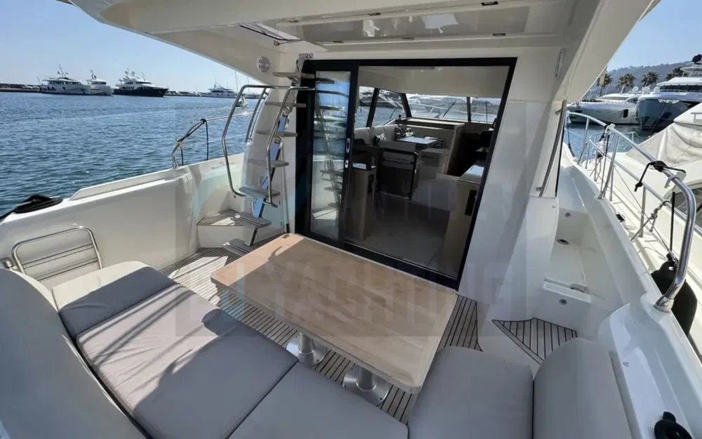 slider 2 Prestige Yachts 420 Fly
