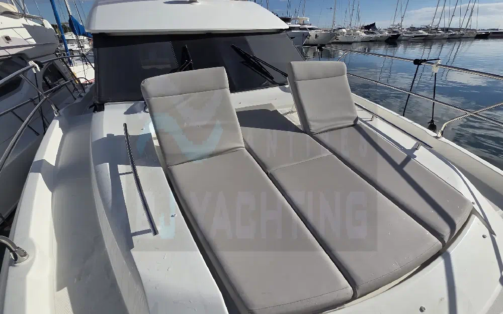 slider 3 Jeanneau Prestige 420 Fly