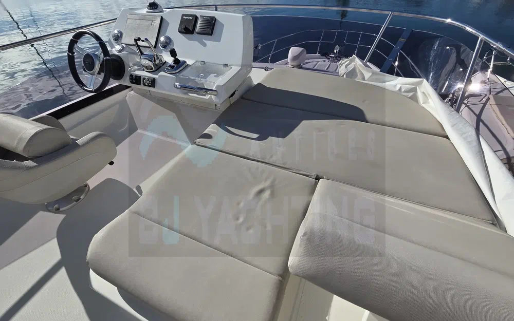 slider 4 Prestige Yachts 420 Fly
