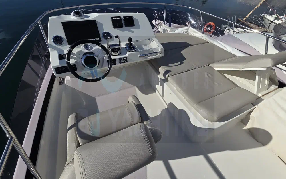 slider 5 Prestige Yachts 420 Fly