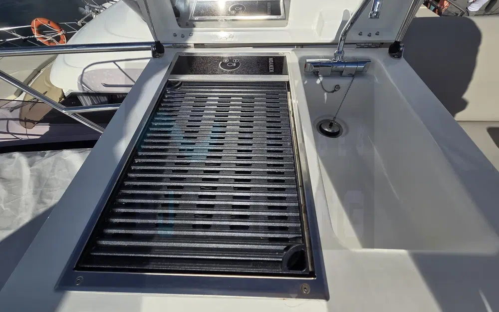 slider 7 Prestige Yachts 420 Fly