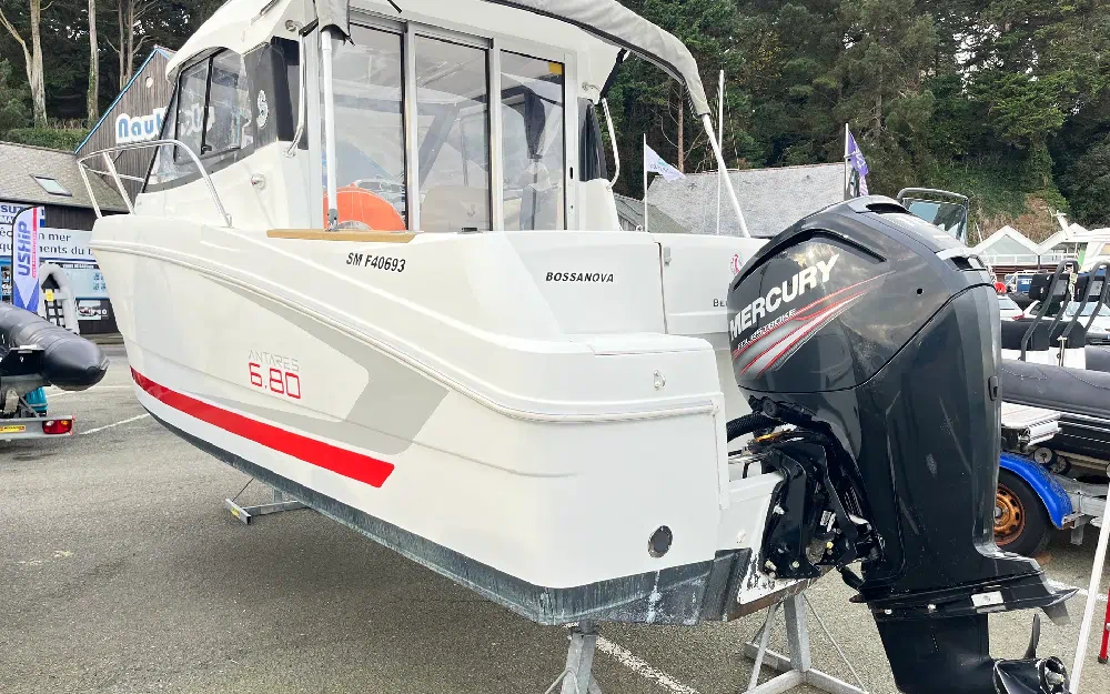 slider 1 Beneteau Antares 6.80