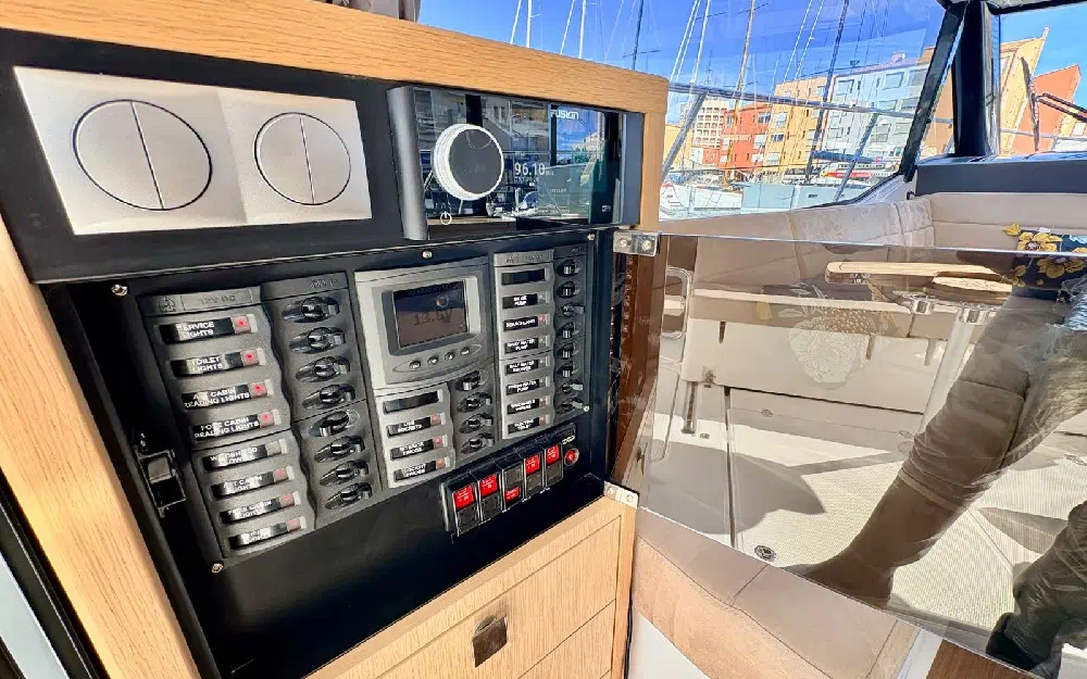 slider 22 Parker Monaco 110 Fly