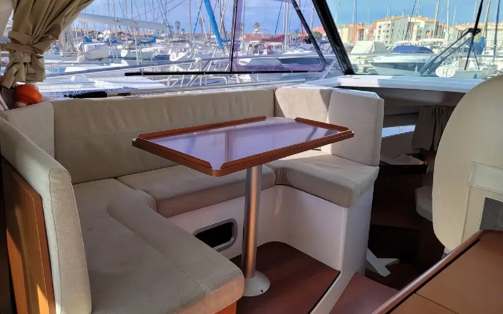 slider 2 Beneteau Antares 8.80