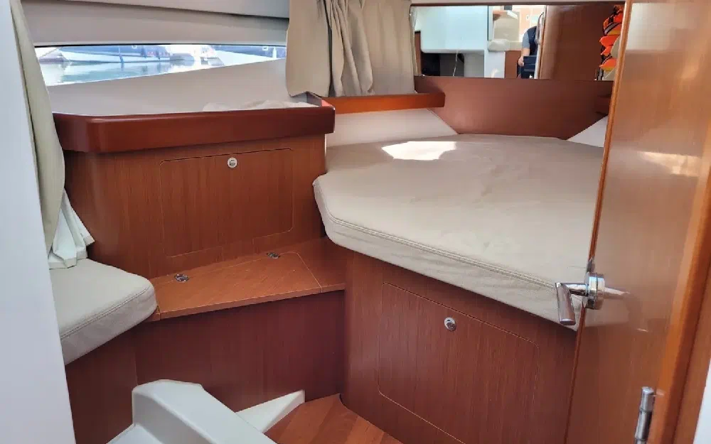 slider 5 Beneteau Antares 8.80