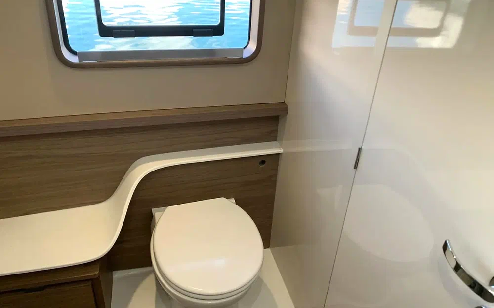 slider 3 Aventura Catamarans 38 Sc