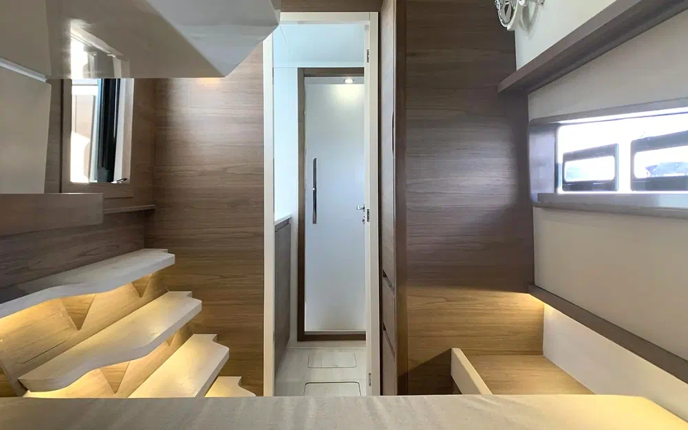 slider 5 Aventura Catamarans 38 Sc