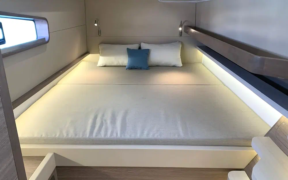 slider 6 Aventura Catamarans 38 Sc