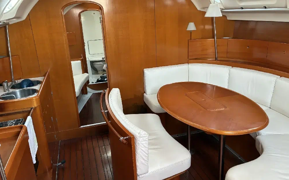 slider 9 Beneteau First 42 S7