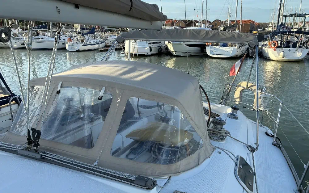 slider 6 Beneteau First 42 S7