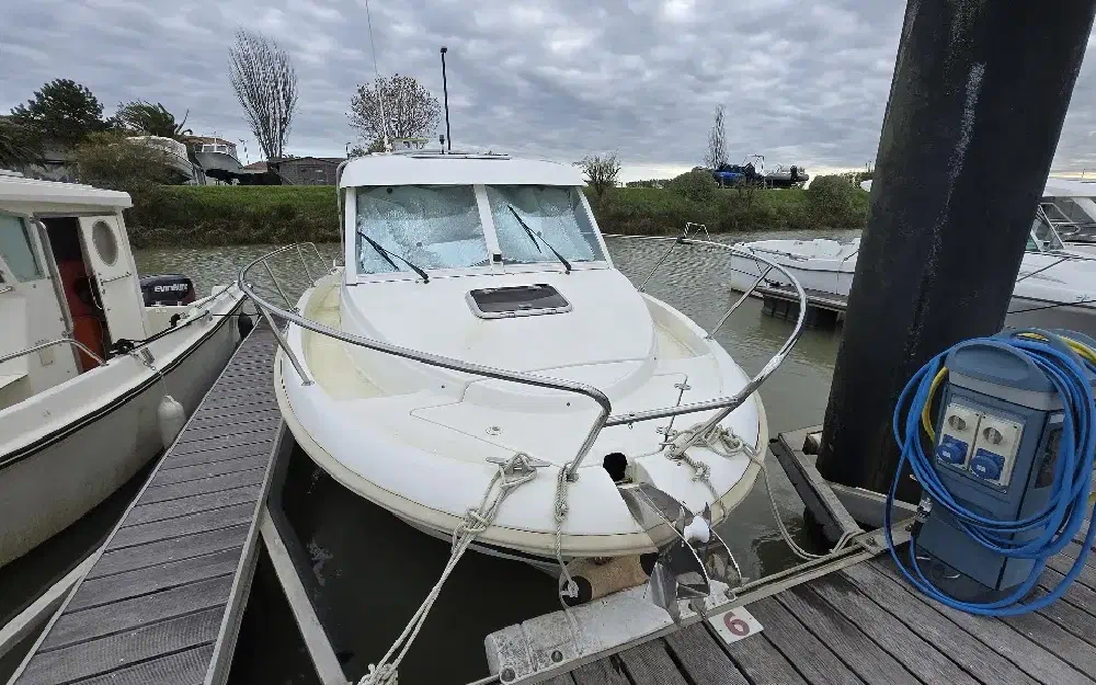 slider 1 Jeanneau Merry Fisher 725