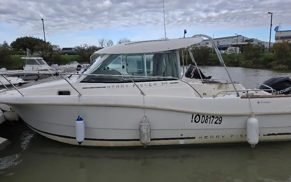 slider 2 Jeanneau Merry Fisher 725