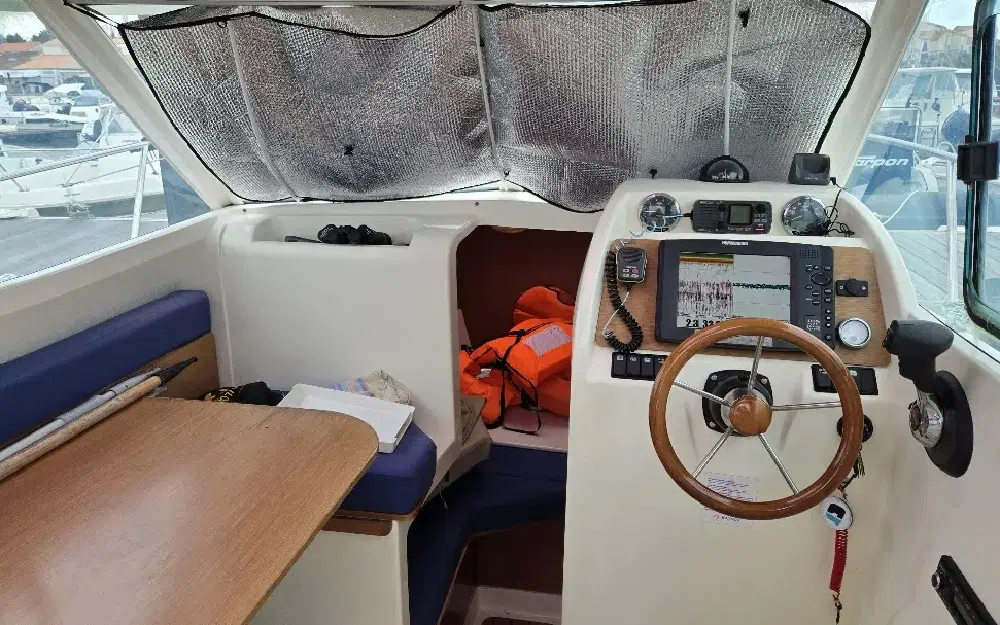 slider 7 Jeanneau Merry Fisher 725