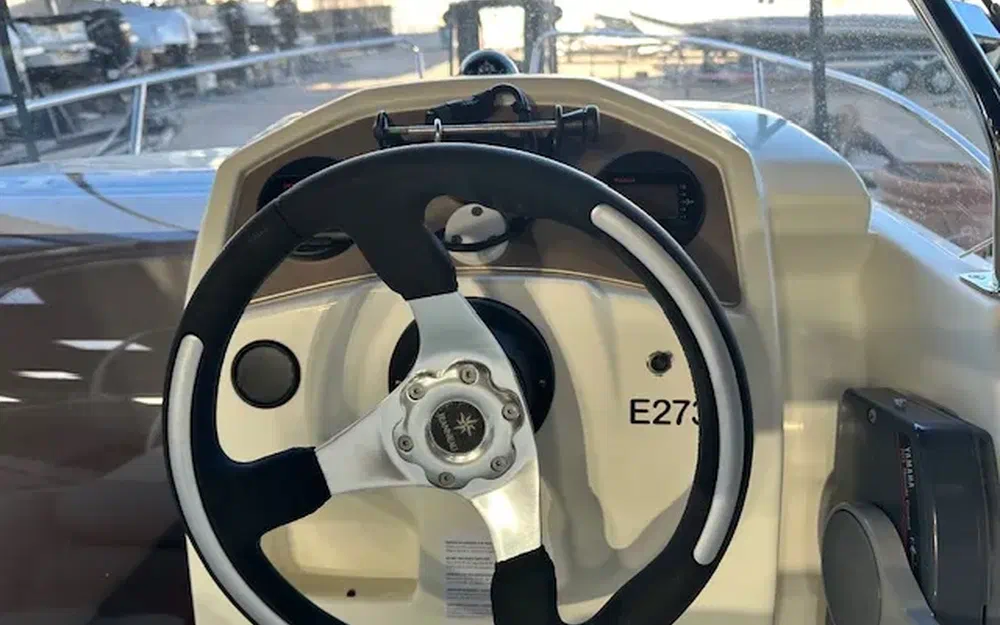 slider 2 Jeanneau Cap Camarat 555