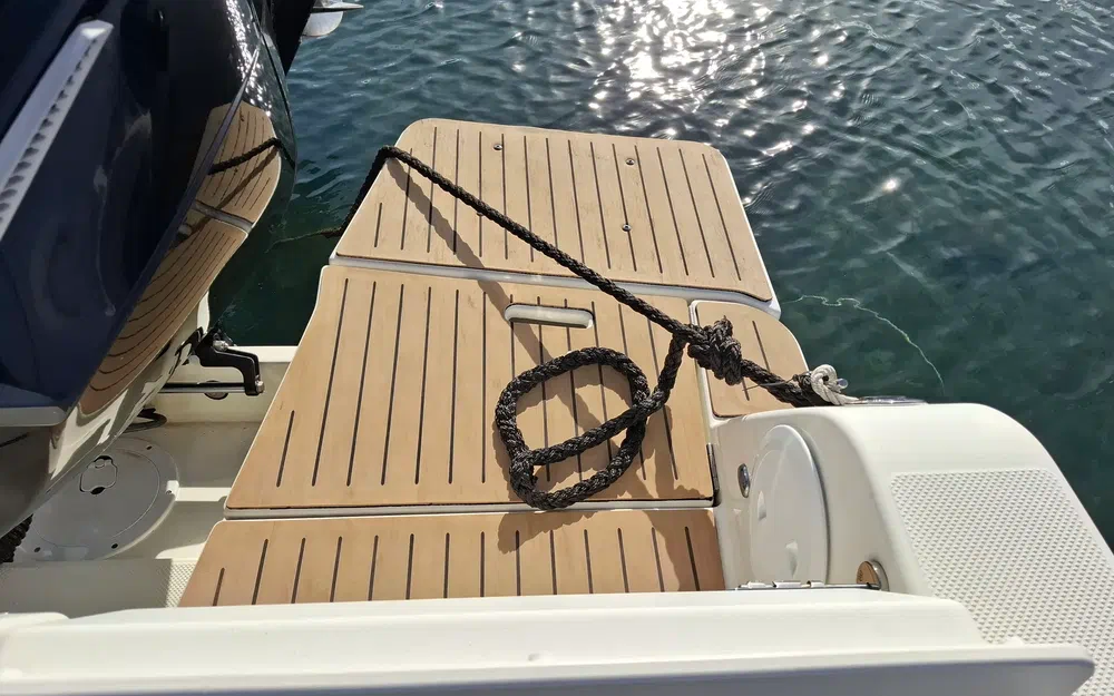 slider 17 Quicksilver Activ 755 Sundeck