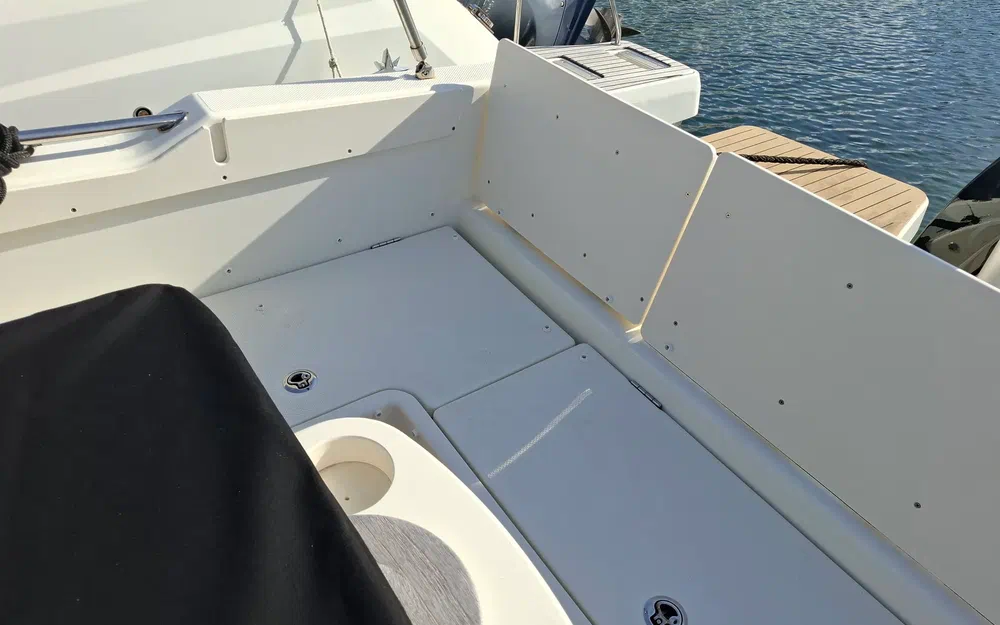 slider 19 Quicksilver Activ 755 Sundeck